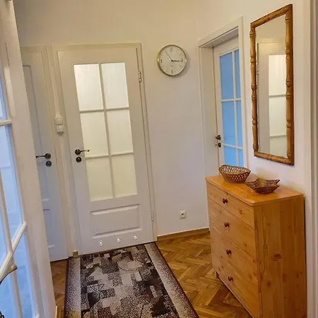 Pod Pawiem Apartment *